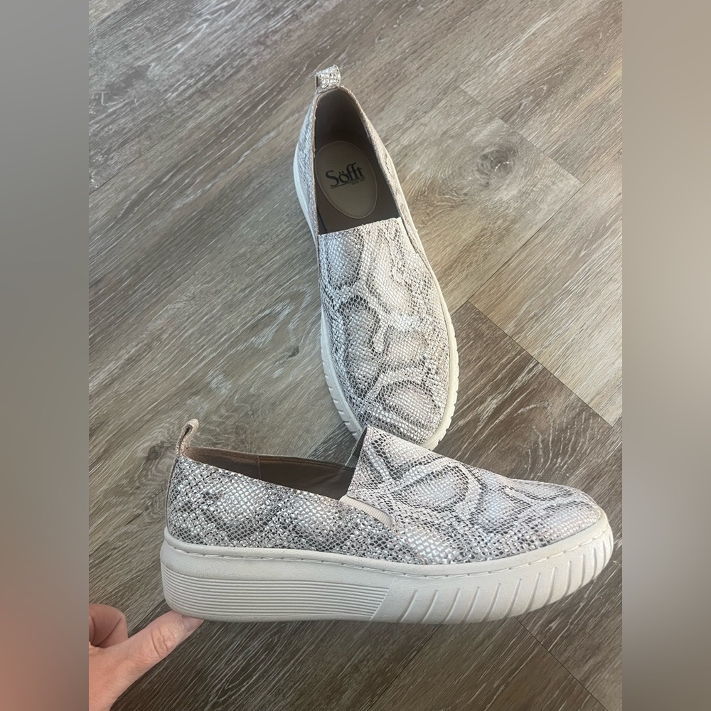 Worn once! Sofft Snakeskin Patterned Slip-On Shoes size 10 - Picture 1 of 3